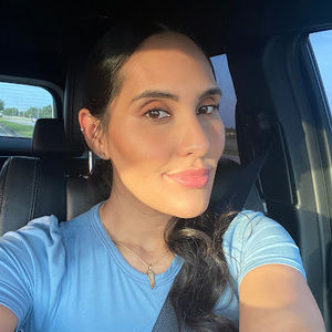 Meet your Posher, Corina